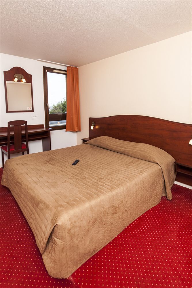 Brit Hotel Арас Екстер'єр фото