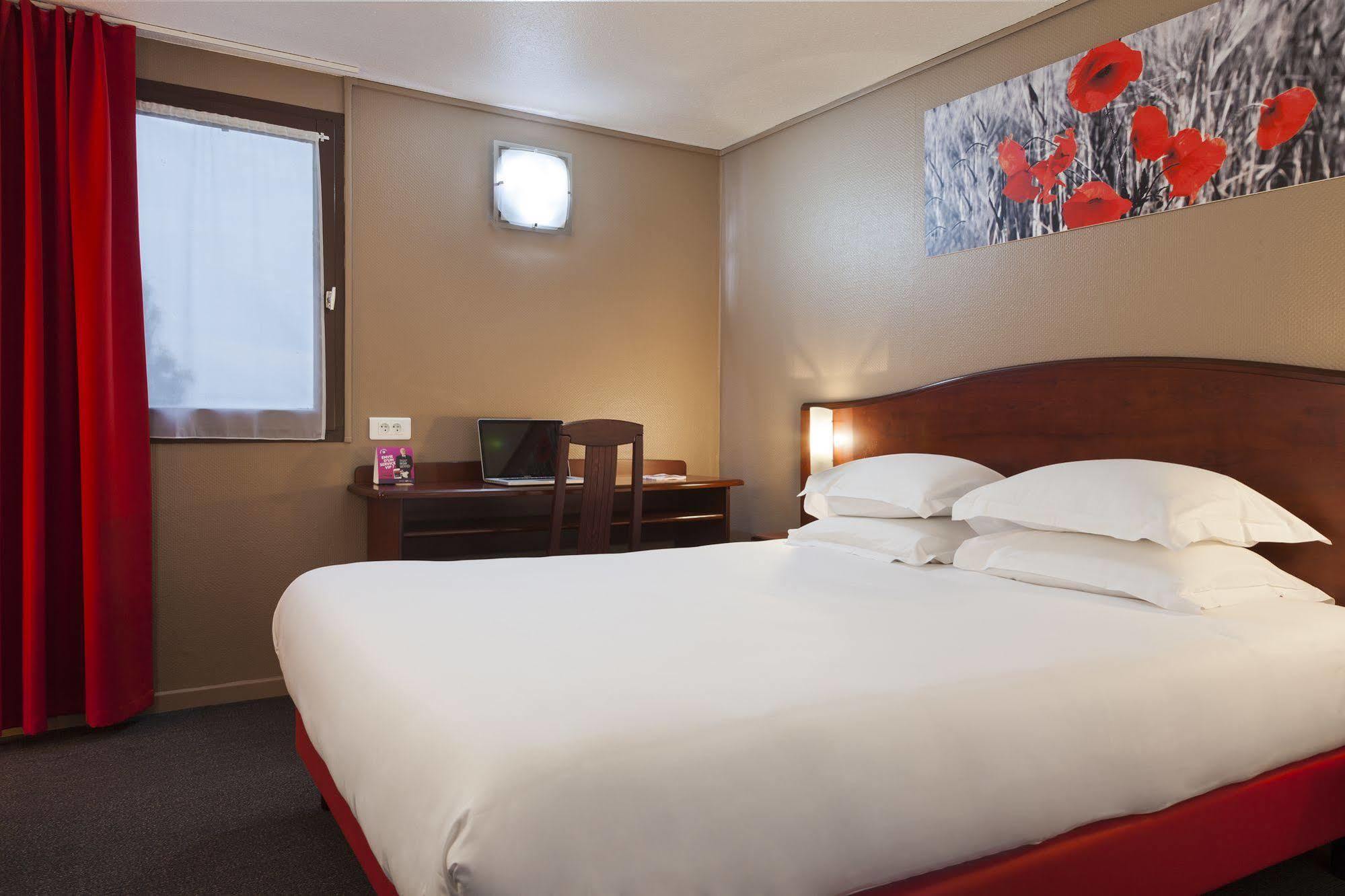 Brit Hotel Арас Екстер'єр фото